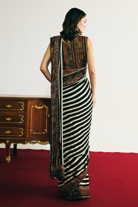 Basanti - Kapde Aur Koffee Black Velvet Embroidered Saree With Blouse 