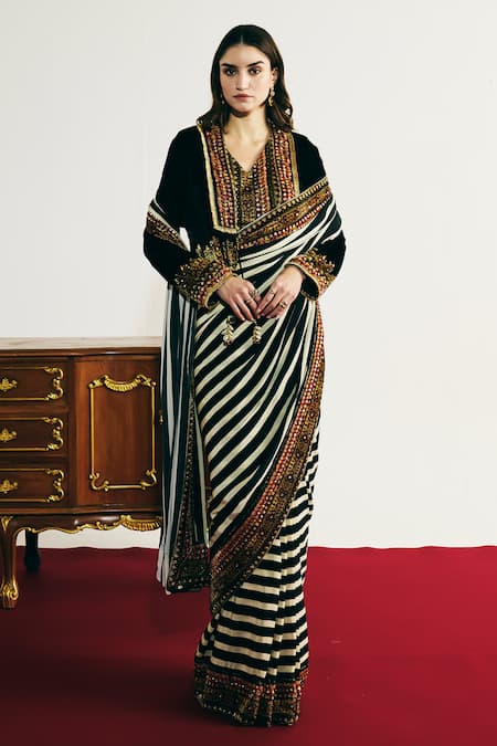 Basanti - Kapde Aur Koffee Black Velvet Embroidered Saree With Blouse 