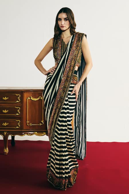 Buy_Basanti - Kapde Aur Koffee_Black Velvet Sequins, Mirrors V-neck Embroidered Saree With Blouse _Online_at_Aza_Fashions