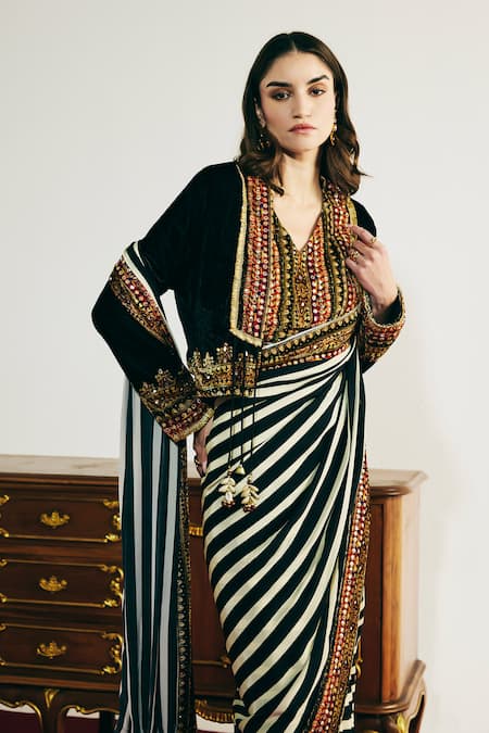 Basanti - Kapde Aur Koffee_Black Velvet Sequins, Mirrors V-neck Embroidered Saree With Blouse _at_Aza_Fashions