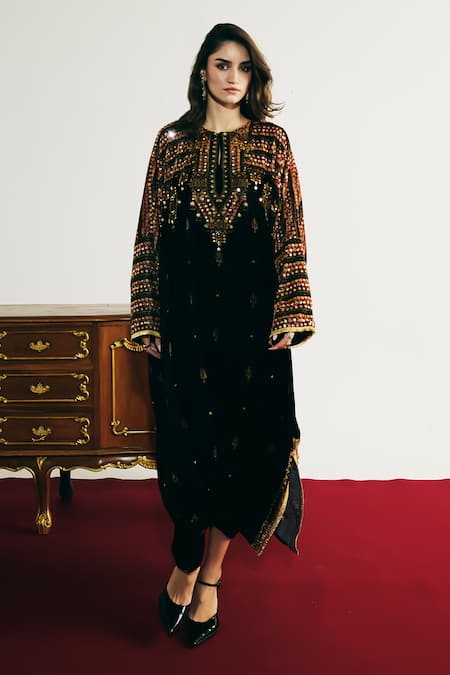Basanti - Kapde Aur Koffee Black Velvet Embroidered Straight Kurta 