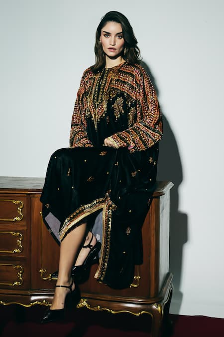 Buy_Basanti - Kapde Aur Koffee_Black Velvet Sequins, Mirrors, Lace Round Neck, Embroidered Straight Kurta _Online_at_Aza_Fashions