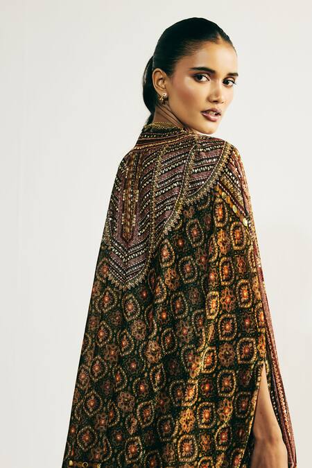 Buy_Basanti - Kapde Aur Koffee_Green Velvet Sequins, Mirrors Square Neck, Embroidered Cape And Draped Skirt Set _Online_at_Aza_Fashions