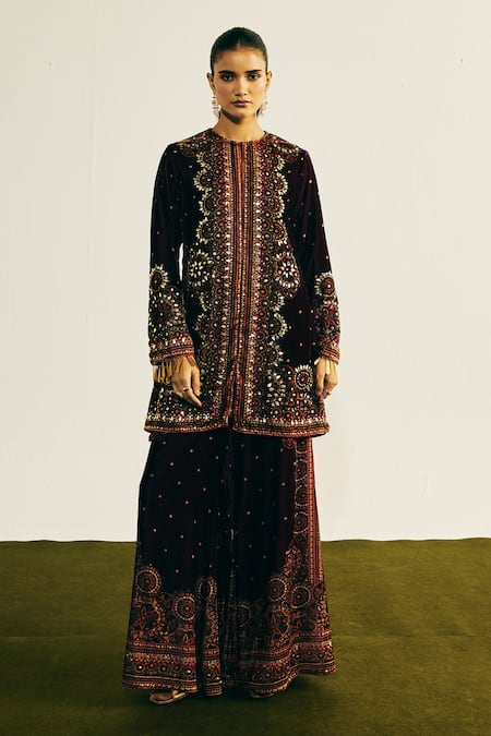 Basanti Kapde aur Koffee Purple Velvet Embroidered Kurta & Palazzo Set 