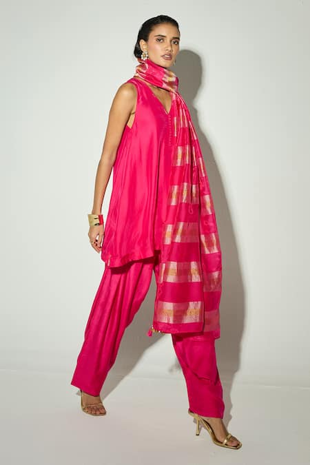 Basanti Kapde aur Koffee Rani Pink Short Anarkali Set 