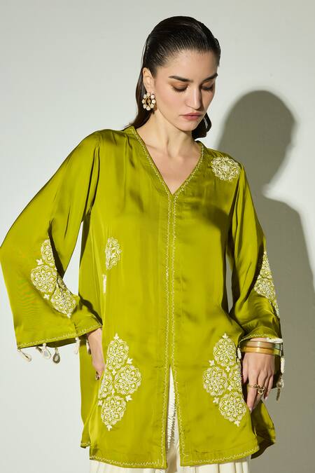 Basanti Kapde aur Koffee_Green Satin Embroidery, Tassels V-neck Kurta And Dhoti Pant Set _at_Aza_Fashions