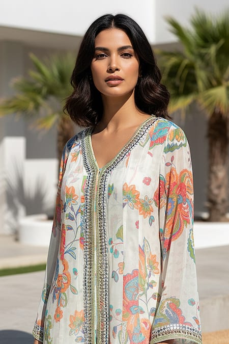 Shop Basanti Kapde aur Koffee Ivory Georgette Sequins V-neck Embroidered Peplum Dhoti Set Online at Aza Fashions Shop_Basanti Kapde aur Koffee_Ivory Georgette Sequins V-neck Embroidered Peplum Dhoti Set _Online_at_Aza_Fashions