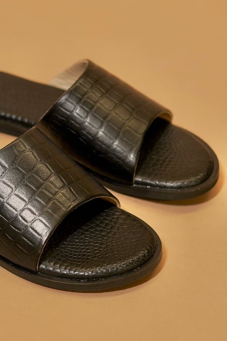 Buy_Dmodot_Black Pelle Effetto Croco Flats _Online_at_Aza_Fashions