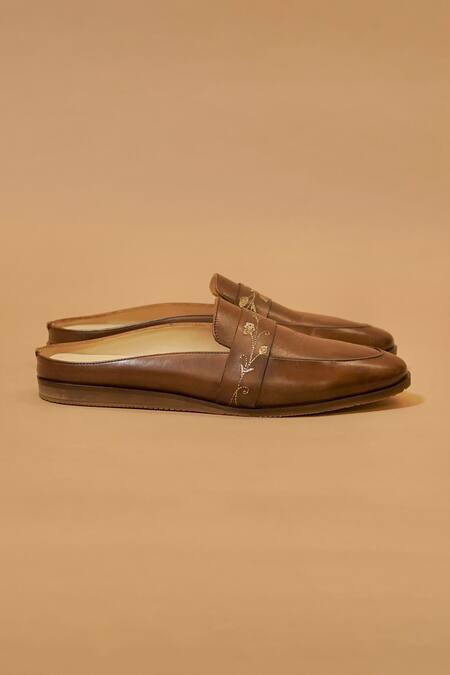 Dmodot_Brown Hoffler Ricamo Bruciato Bruno Mules _Online_at_Aza_Fashions