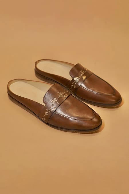 Dmodot Hoffler Ricamo Bruciato Bruno Mules 
