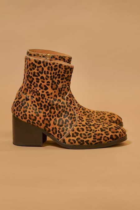 Buy_Dmodot_Yellow Sprazzo Leopardo Boots _Online_at_Aza_Fashions