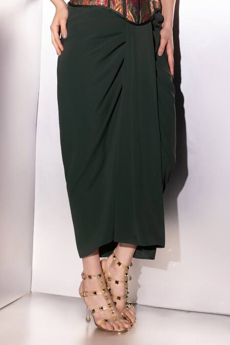 Label Muslin Green Brocade, Satin Sweetheart Neck Seraphina Corset Set Online at Aza Fashions Label Muslin_Green Brocade, Satin Sweetheart Neck Seraphina Corset Set _Online_at_Aza_Fashions