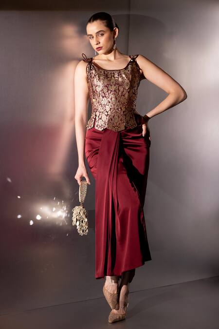 Shop_Label Muslin_Maroon Brocade, Satin Scoop Neck Valencia Scalloped Corset Set _Online_at_Aza_Fashions