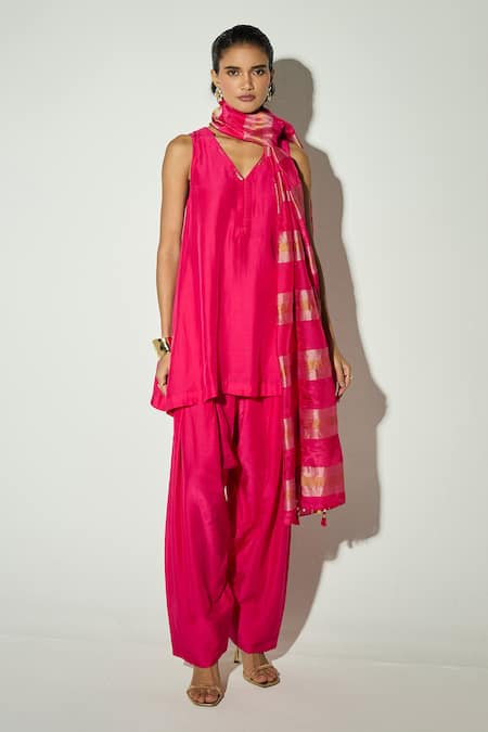 Basanti Kapde aur Koffee Rani Pink Short Anarkali Set 