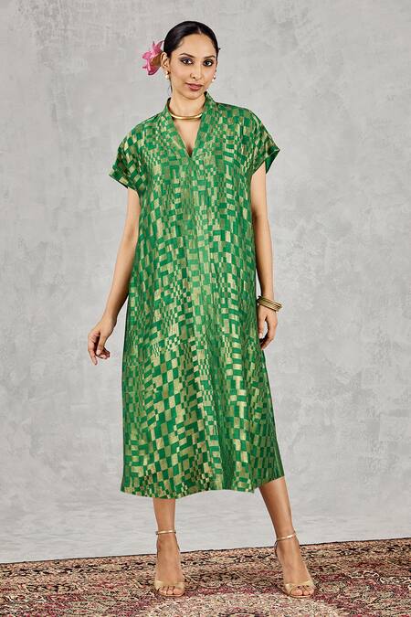 Shivani Bhargava_Green Tissue, Chanderi V-neck Geometric Pattern Midi Dress _Online_at_Aza_Fashions