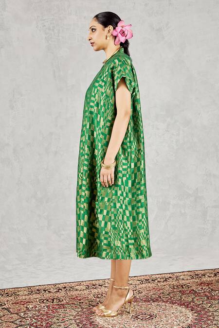 Shivani Bhargava_Green Tissue, Chanderi V-neck Geometric Pattern Midi Dress _at_Aza_Fashions