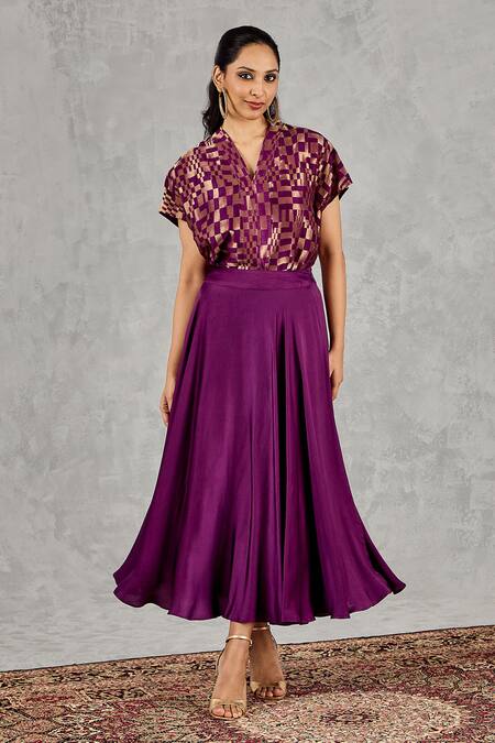 Buy_Shivani Bhargava_Purple Tissue, Chanderi V-neck Geometric Pattern Blouse _Online_at_Aza_Fashions