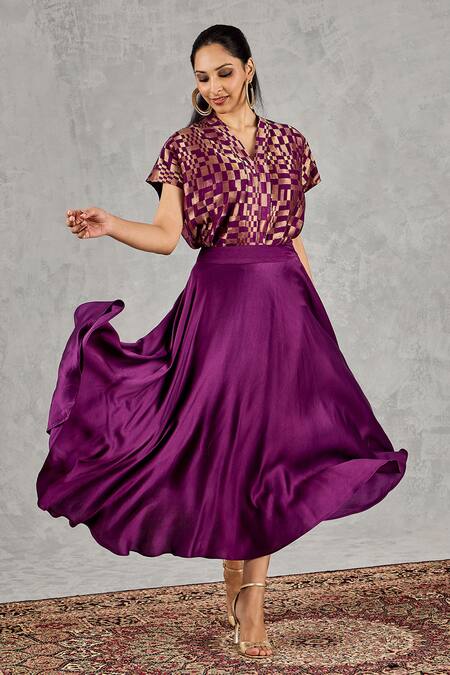 Buy_Shivani Bhargava_Purple Tissue, Chanderi V-neck Geometric Pattern Blouse 