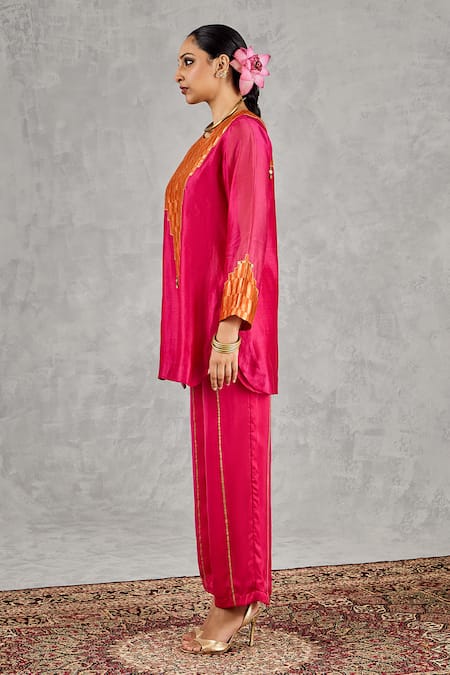 Shivani Bhargava_Pink Chanderi Round Neck Geometric Woven Short Kurta _Online_at_Aza_Fashions