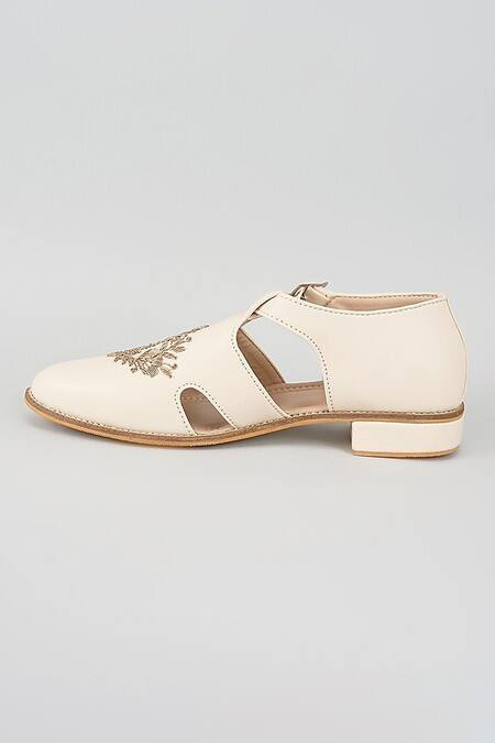 Rng Safawala_White Zari, Embroidery Ivory Crown Buckle Sandals _Online_at_Aza_Fashions