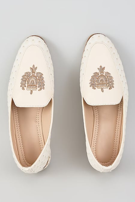 Rng Safawala Ivory Lucknowi Crown Juttis 