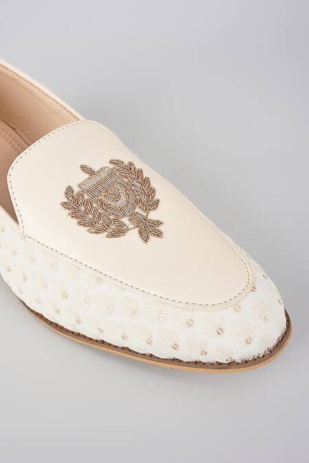 Buy_Rng Safawala_Off White Ivory Lucknowi Crown Juttis _Online_at_Aza_Fashions
