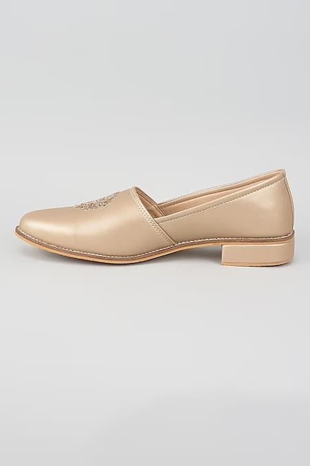 Rng Safawala_Gold Hour Crown Juttis _Online_at_Aza_Fashions