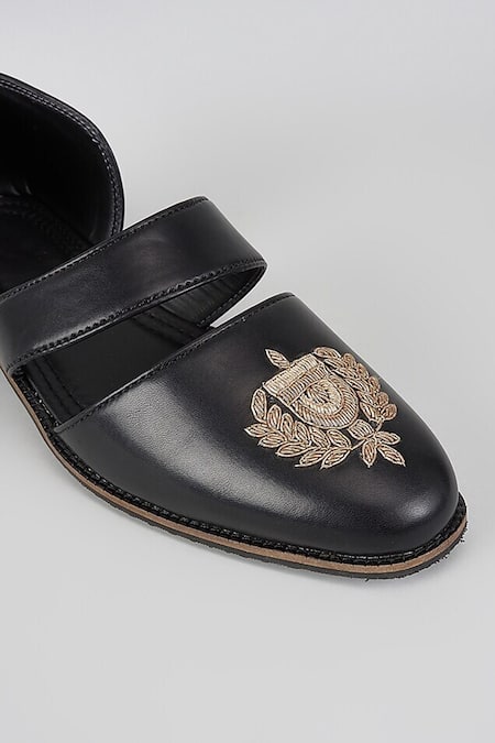 Buy_Rng Safawala_Black Zari, Embroidery Coal Crown Cummerband Peshawaris _Online_at_Aza_Fashions