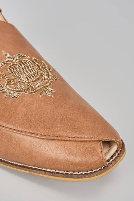 Buy_Rng Safawala_Brown Embroidery, Zari Peshawaris _Online_at_Aza_Fashions