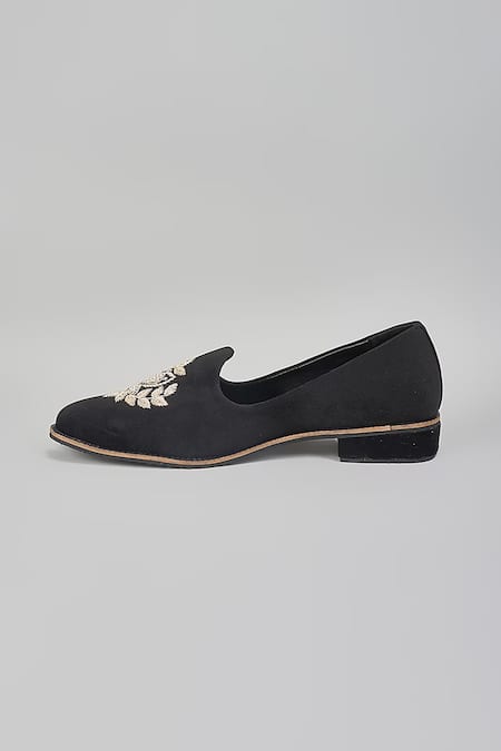 Rng Safawala Black Embroidered Loafers 