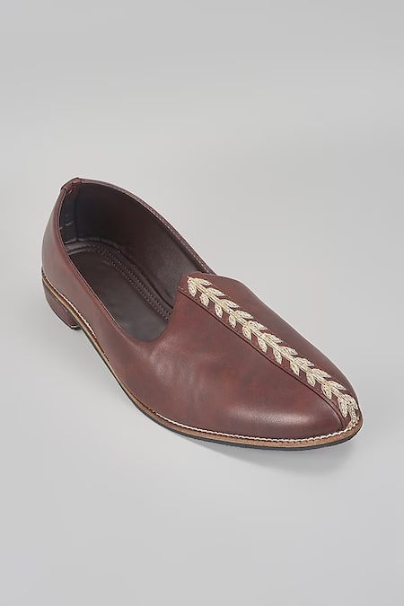 Rng Safawala Brown Embroidered Juttis 