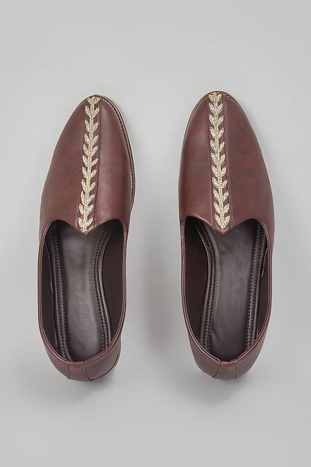 Rng Safawala Brown Embroidered Juttis 