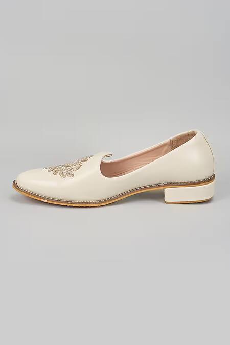 Rng Safawala_Off White Embroidered Loafers _Online_at_Aza_Fashions