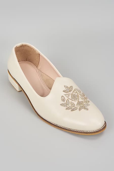Rng Safawala Off White Embroidered Loafers 