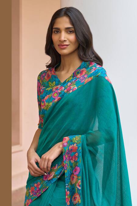 Vaayu_Green Muslin, Cotton Tassels V-neck Teal Bloom Saree With Blouse _Online_at_Aza_Fashions