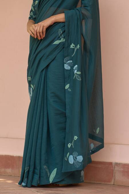 Shop_Vaayu_Green Muslin, Cotton Applique, Embroidery V-neck Jade Bloom Saree With Blouse _Online_at_Aza_Fashions