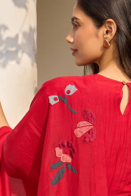 Buy_Vaayu_Red Muslin, Cotton Applique, Embroidery Round Neck, Cherry Saree With Blouse 