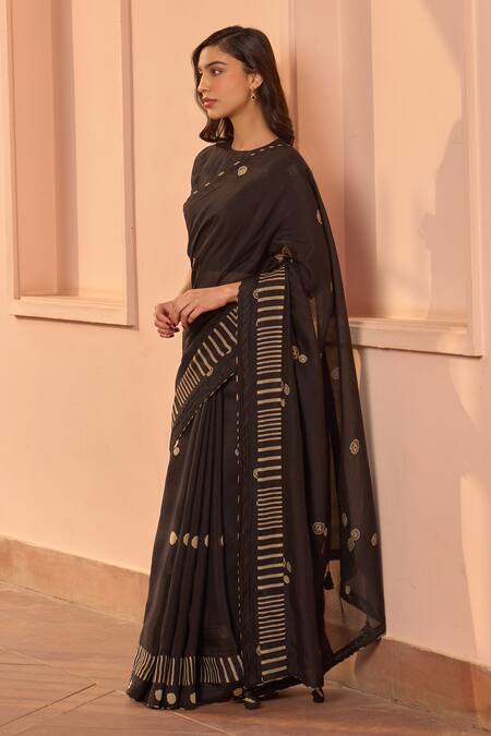 Vaayu Black Muslin, Cotton Embroidery Round Neck Noir Printed Saree With Blouse Online at Aza Fashions Vaayu_Black Muslin, Cotton Embroidery Round Neck Noir Printed Saree With Blouse _Online_at_Aza_Fashions