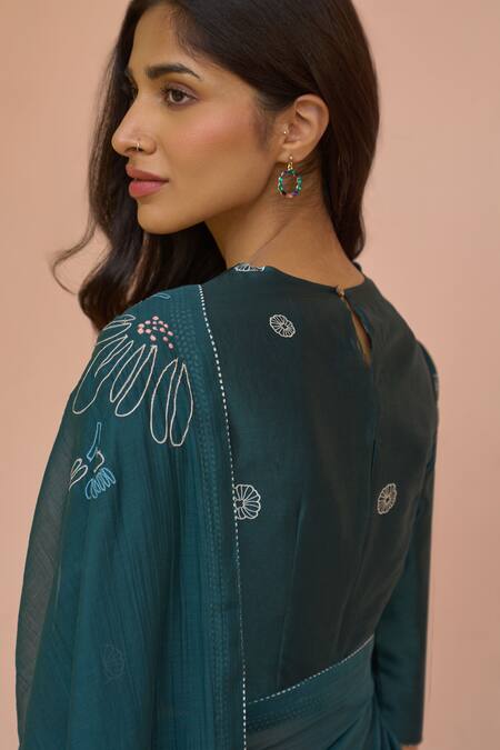 Vaayu_Green Muslin, Cotton Embroidery, Tassels Round Neck, Jade Saree With Blouse _Online_at_Aza_Fashions