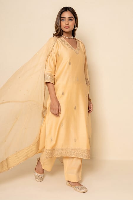 Buy_Kameez_Cream Chanderi, Cotton, Kota Doria Patti, Embroidery, Lace V-neck Kurta Set _Online_at_Aza_Fashions
