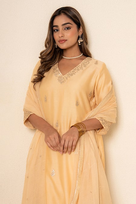 Kameez_Cream Chanderi, Cotton, Kota Doria Patti, Embroidery, Lace V-neck Kurta Set _at_Aza_Fashions