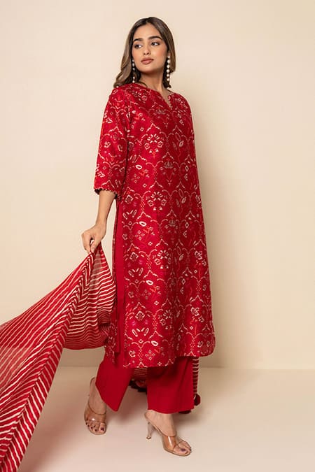Kameez_Red Chanderi, Cotton Lace, Tassels Split V-neck Twilight Hand Print Kurta Set _Online_at_Aza_Fashions