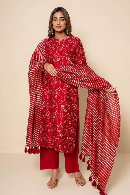 Shop_Kameez_Red Chanderi, Cotton Lace, Tassels Split V-neck Twilight Hand Print Kurta Set _Online_at_Aza_Fashions