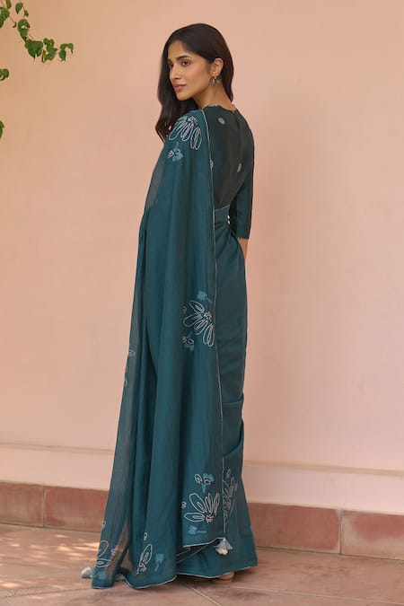 Vaayu Jade Embroidered Saree With Blouse 