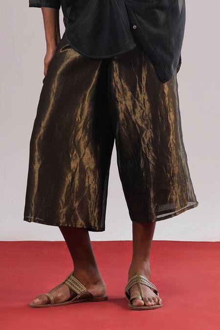 Urvashi Kaur_Gold Kota Doria, Cotton Zari Heiko Checkered Woven Farshi Pyjama _Online_at_Aza_Fashions