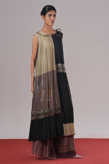 Urvashi Kaur Echo Block Printed Pleated Shift Dress 