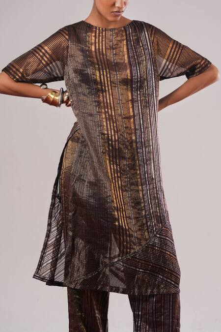 Urvashi Kaur_Purple Tissue, Silk Zari Round Neck Alis Striped Panelled Kurta _Online_at_Aza_Fashions