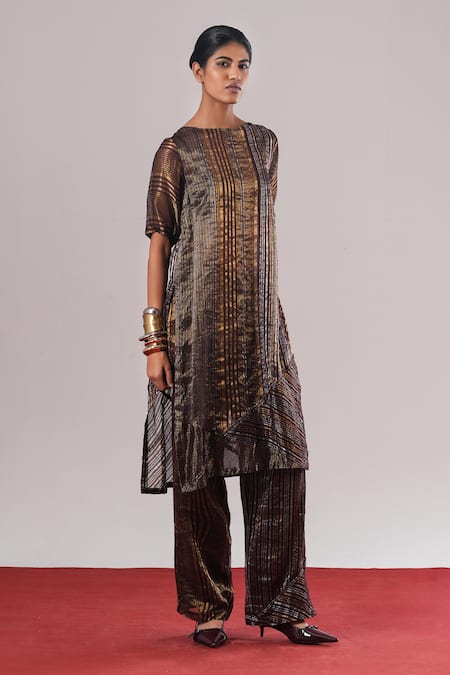 Urvashi Kaur Alis Zari Striped Panelled Kurta 