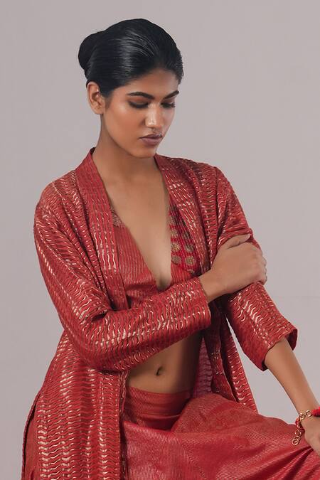 Urvashi Kaur_Red Brocade, Silk, Tissue V-neck Ichi Leheriya Woven Crop Top _Online_at_Aza_Fashions