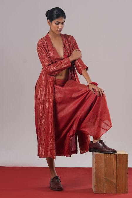 Urvashi Kaur Ichi Leheriya Brocade Woven Crop Top 